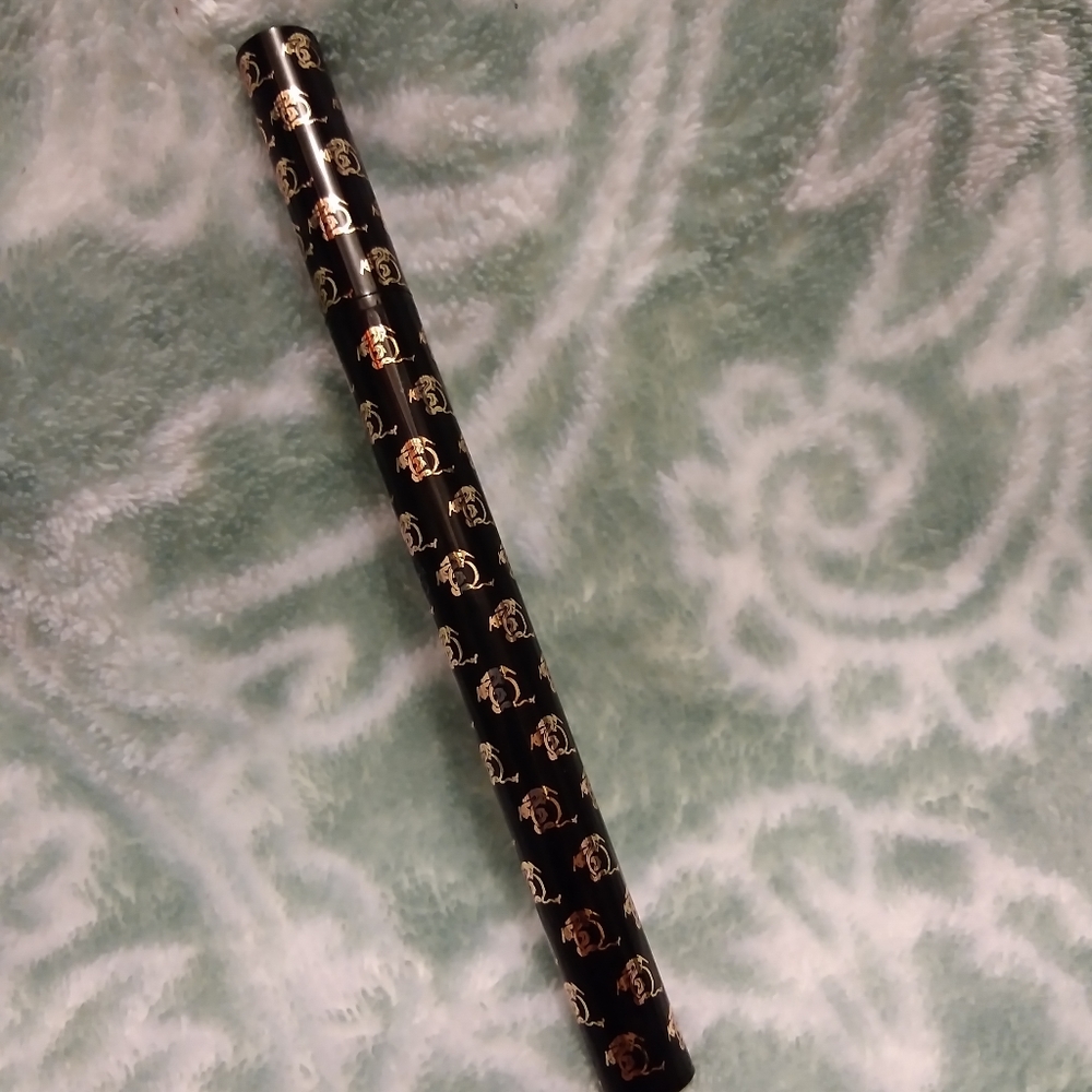 Qveen liquid eyeliner dragonliner